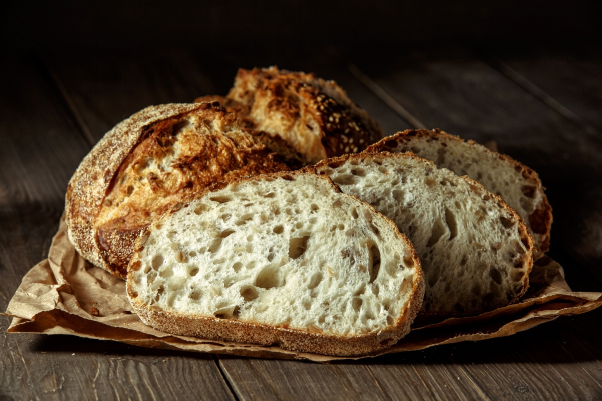 Pane a lievitazione naturale senza lievito aggiunto