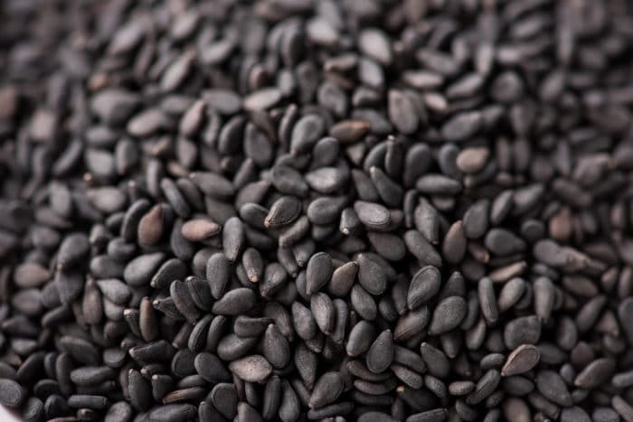 Sesamo nero: proprietà, utilizzi e ricette di questo superfood